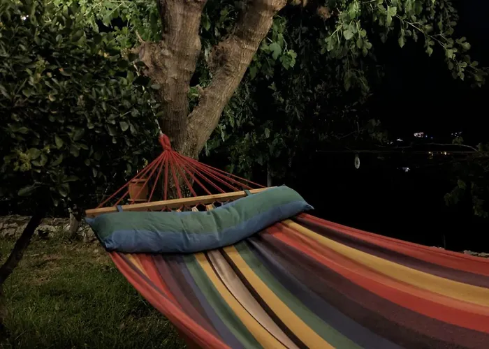 Apartamento With Cute Garden Space